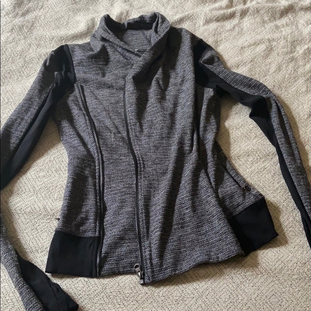 Lululemon zip up with zipper pockets